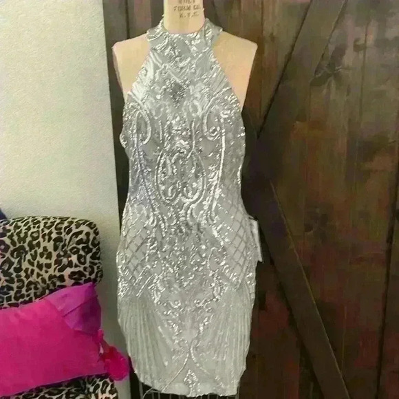 B.Darlin NWT Sequin Silver Sexy Dress Halter cut out Back, Stunning Size 15/16 - Picture 2 of 10